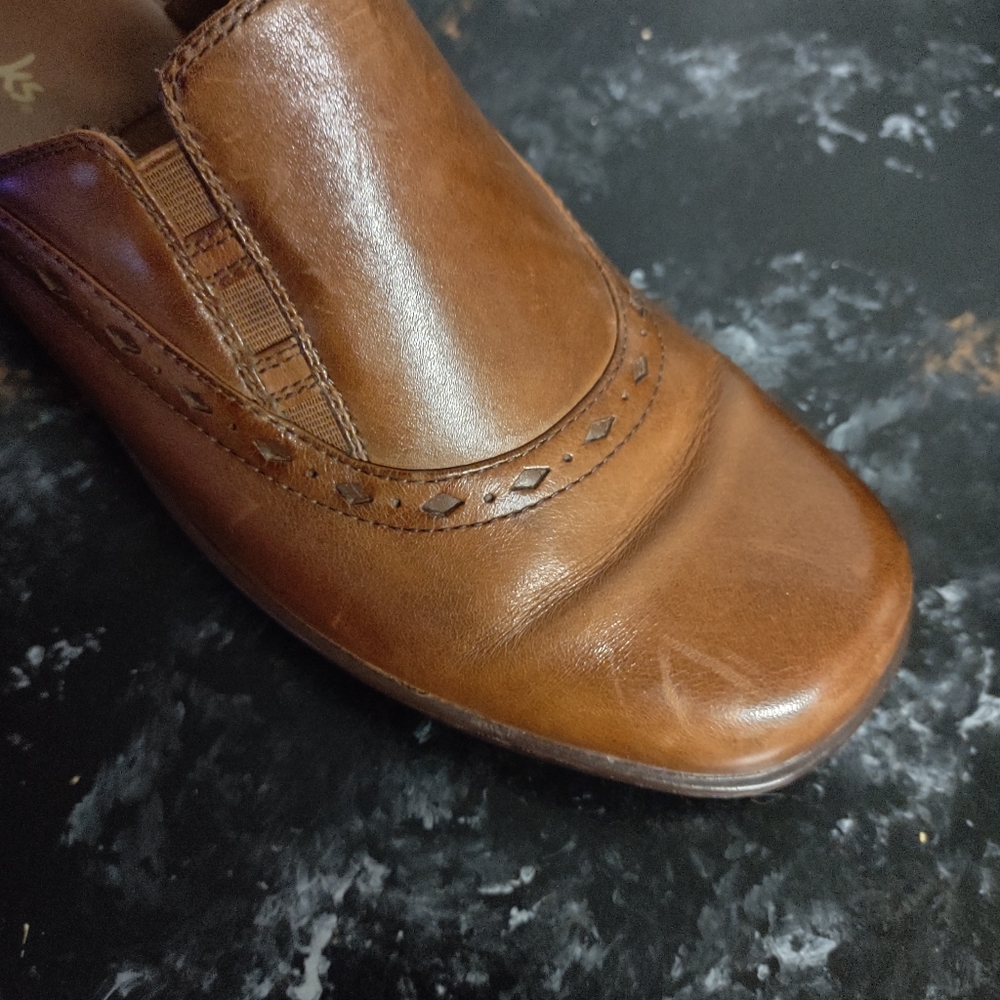 Clarks Women's Brown Leather 2 Inch Heeled Clogs Size 8M - Picture 9 of 11